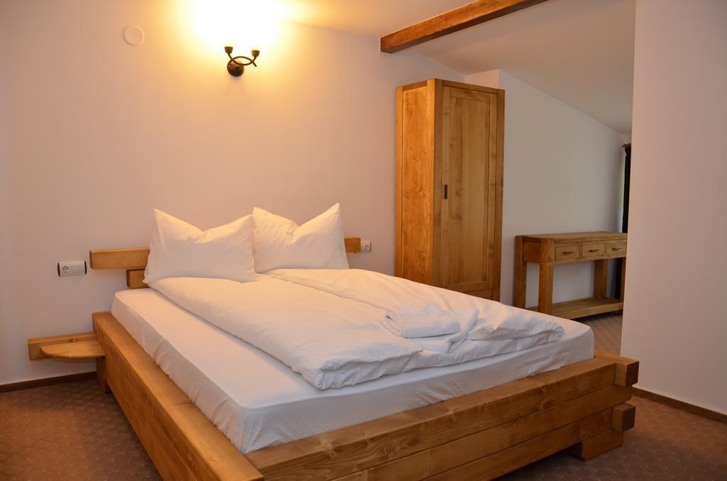 Lapociu Bed & Breakfast Câmpeni Exterior foto